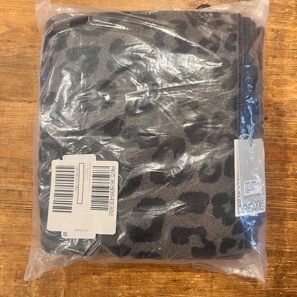 Barefoot Dreams Black and Gray Animal Print Blanket Wrap - Picture 4 of 4